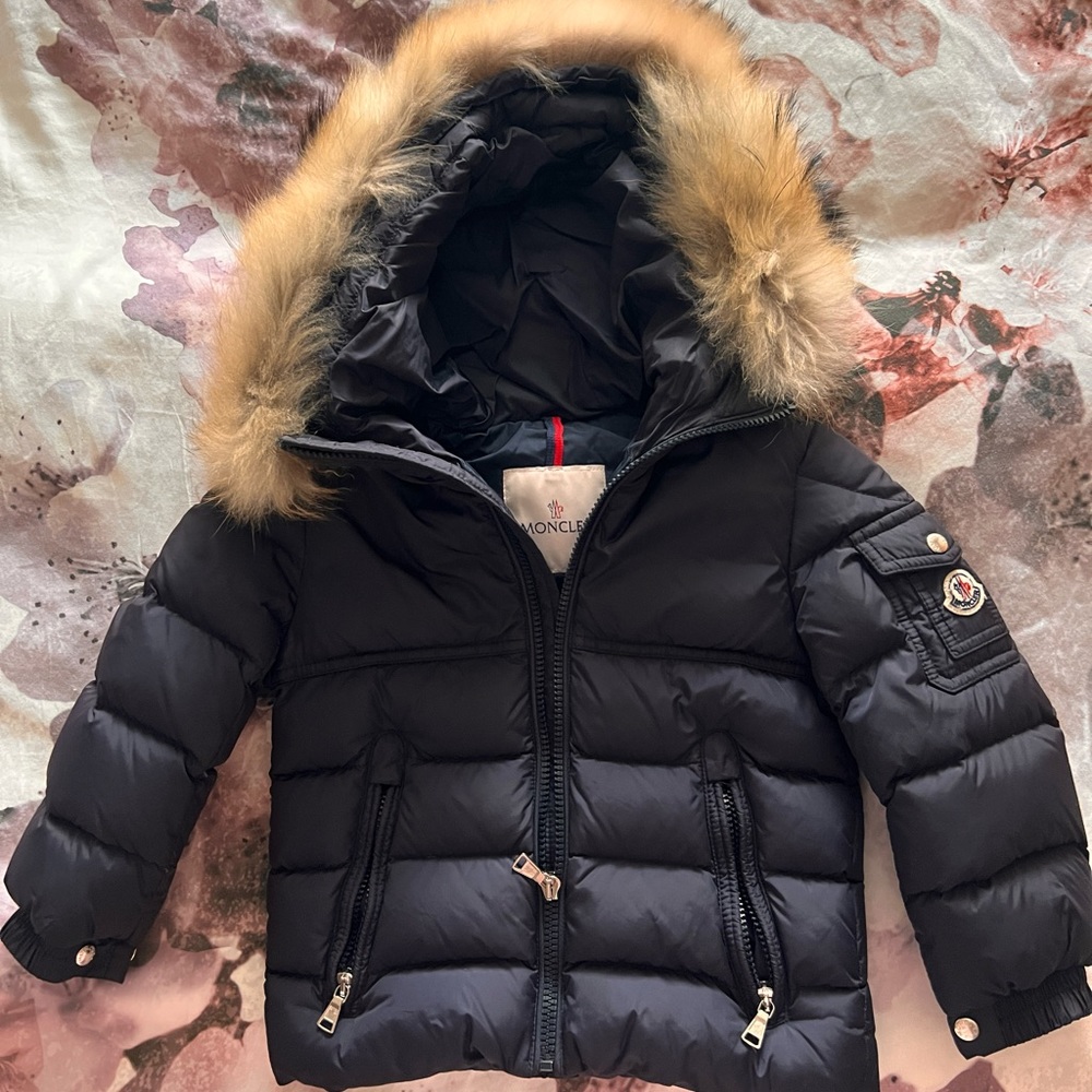 Pre-owned excellent condition Moncler kids puffer detach fur size 4 navy blue
